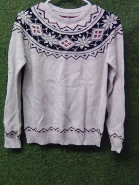 Fair Isle Pattern Crewneck Sweater - Light Gray with Navy & Plum Accents